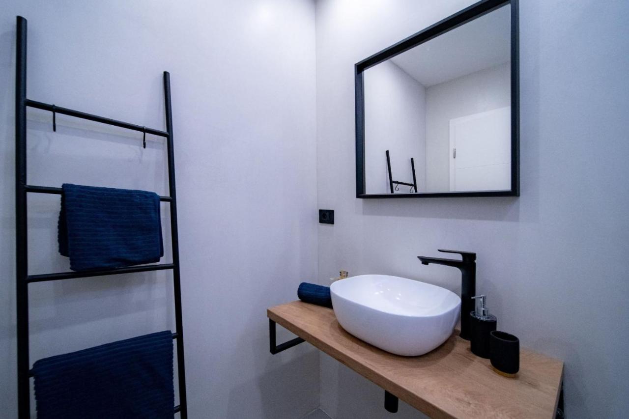 Novouredeni Apartman Marko Mundanije Экстерьер фото