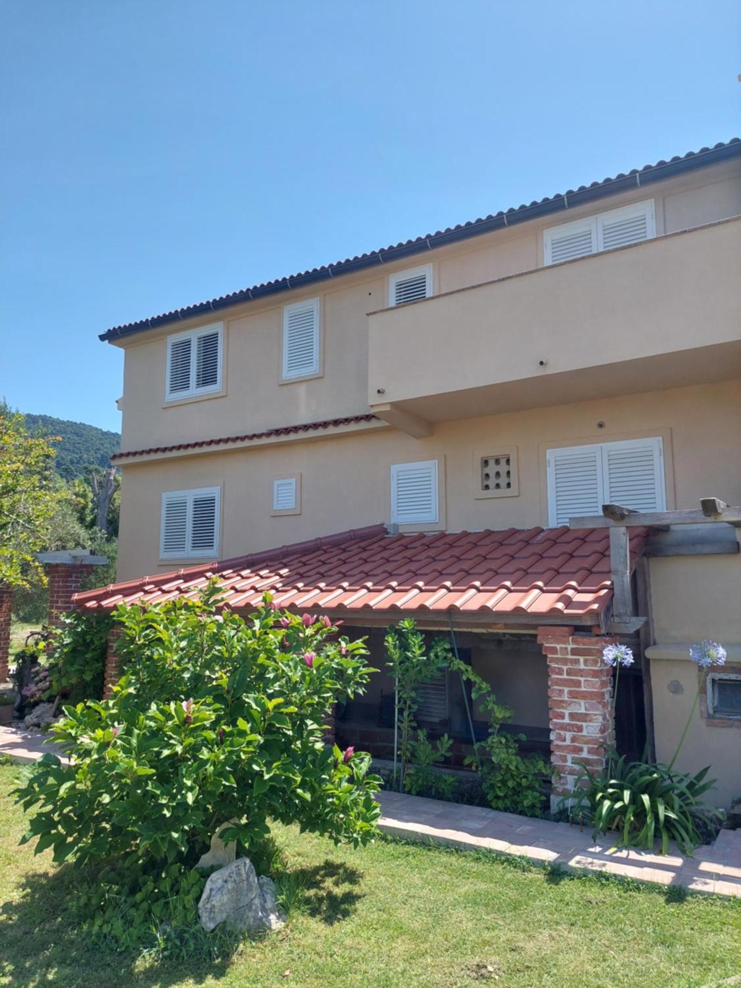 Novouredeni Apartman Marko Mundanije Экстерьер фото